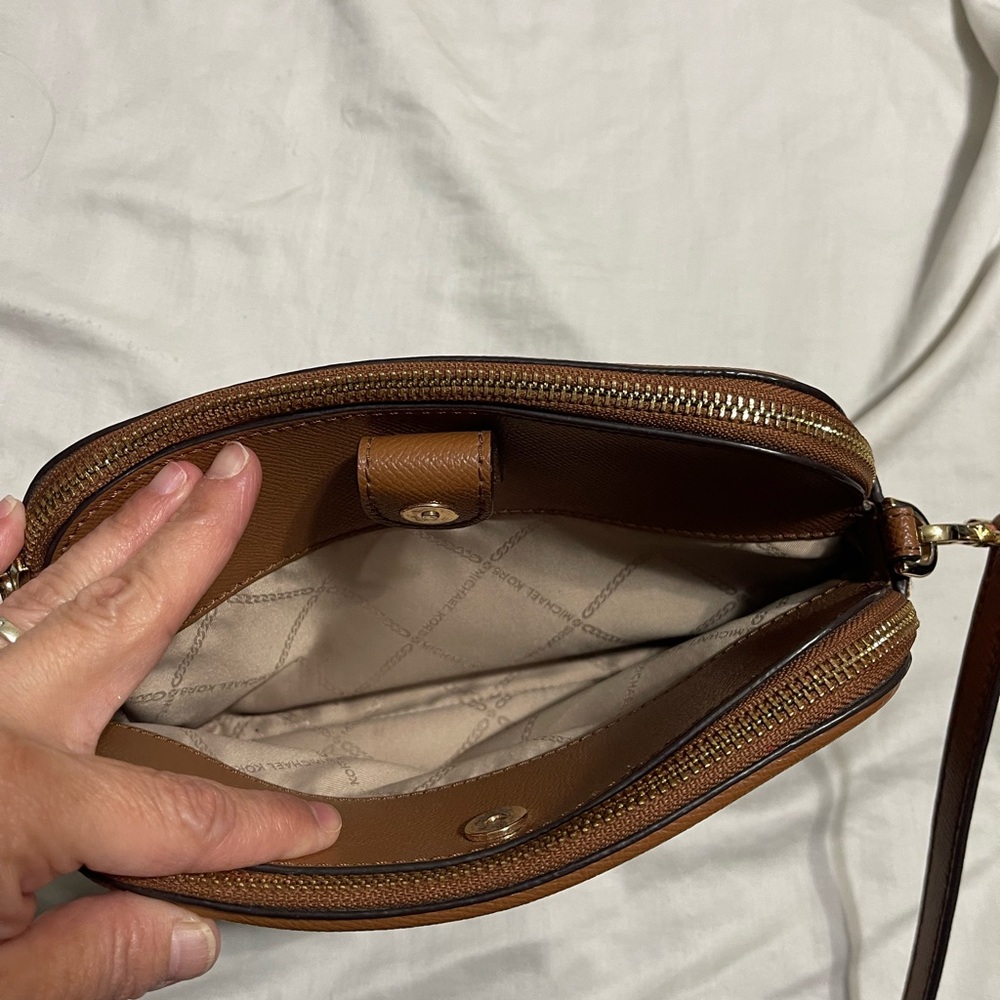 Michael Kors Brown Crossbody Bag Sleek Design - Picture 5 of 12